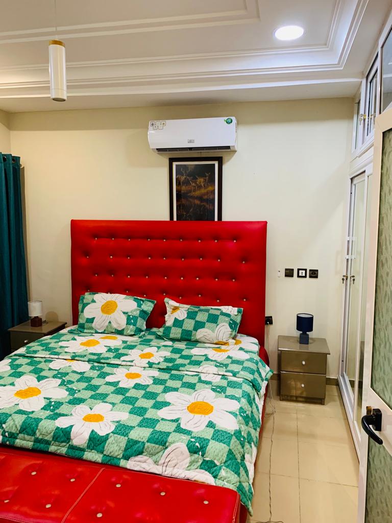 Appartement meublé de 3 chambres à louer à Avepozo – 400000 FCFA
