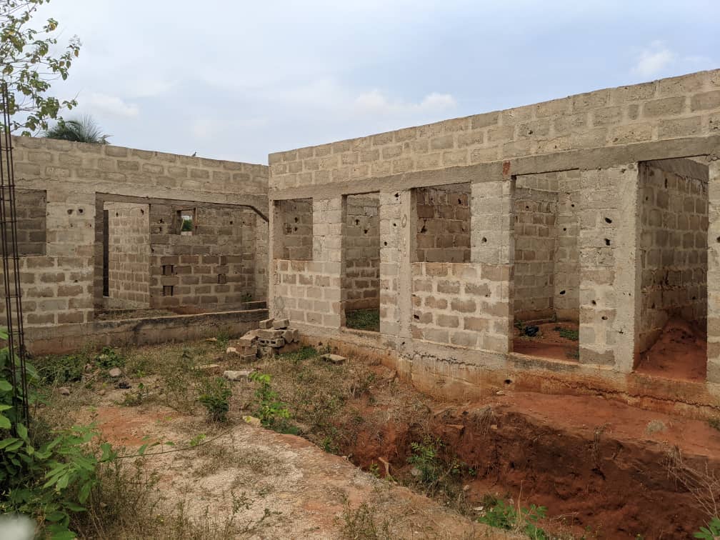 Maison en cours de finition sur 1/4 lot à Djagblé Hlankopé – 6.5 millions FCFA