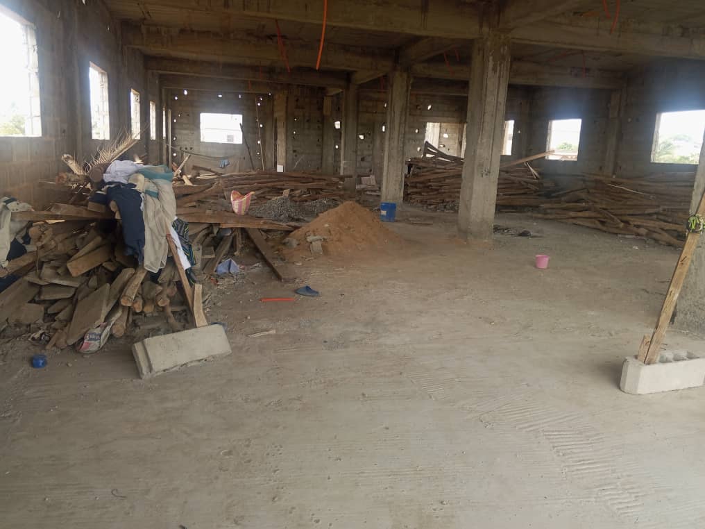Magasin en vente au bord du contournement à Attiegou – 150 millions FCFA