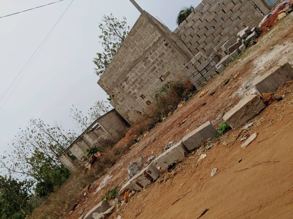 Maison en cours de finition sur 1/4 lot à Djagblé Hlankopé – 6.5 millions FCFA