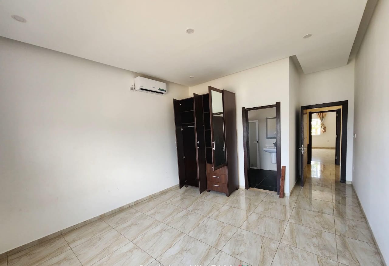Villa duplex sur 1 lot (600 m²) à vendre à Baguida, Cité Baie des Anges – 420 millions FCFA