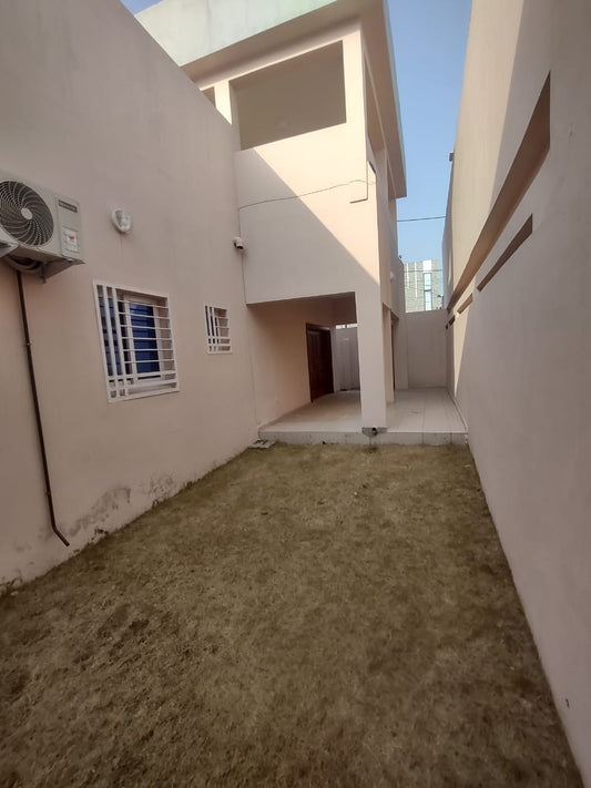 Villa 3 chambres à louer à Adidogomé Cité Mokpokpo – 350 000 FCFA
