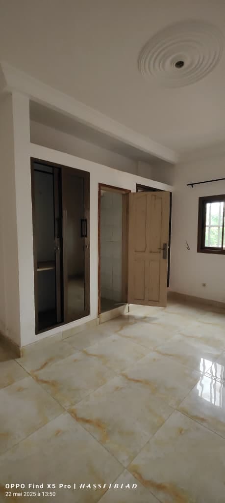 Villa duplex 9 chambres à vendre à Assigomé – 75 millions FCFA
