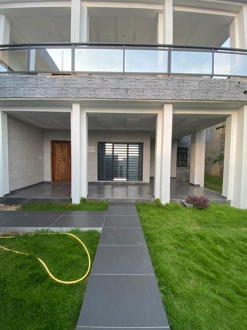 Villa meublée 3 chambres à louer à Avepozo – 600000 FCFA
