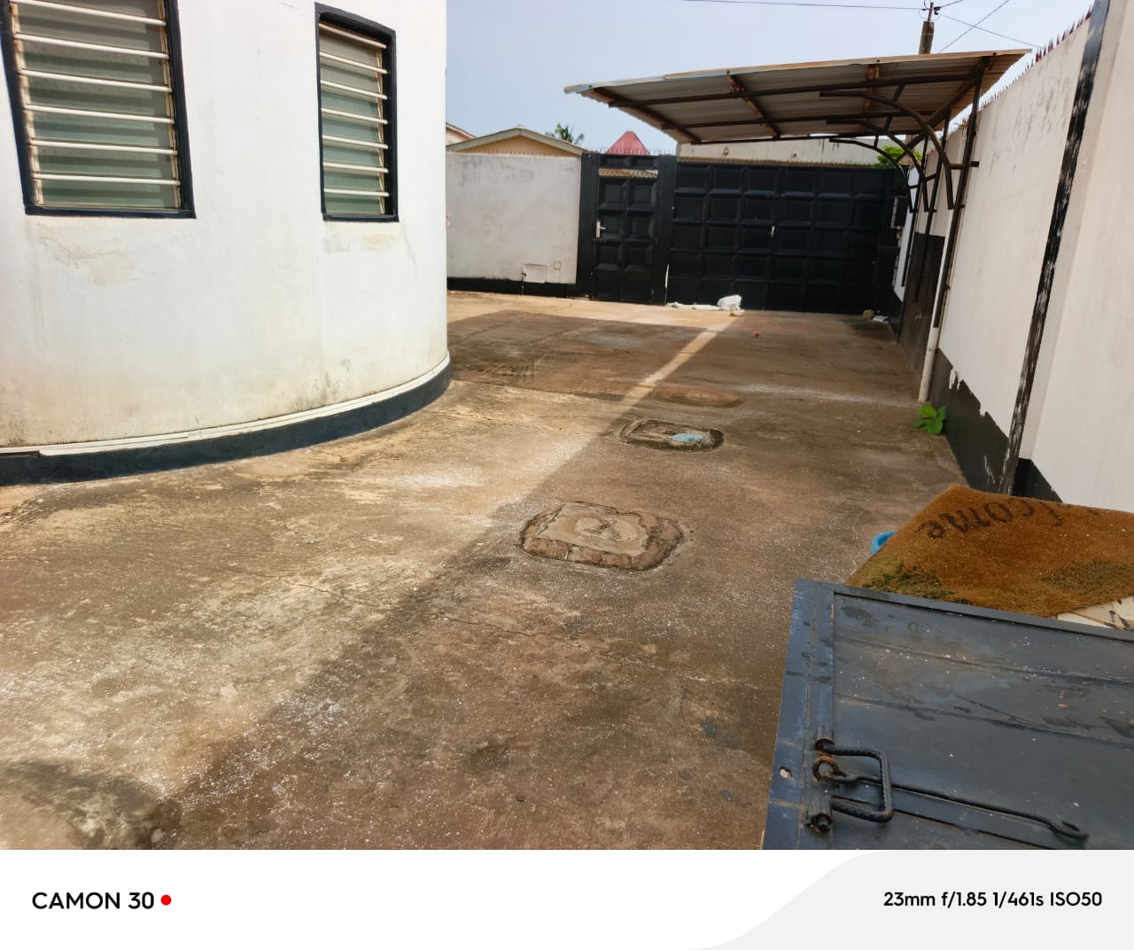 Villa basse 3 chambres en vente en angle de rue à Agoè Cacaveli – 70 millions FCFA