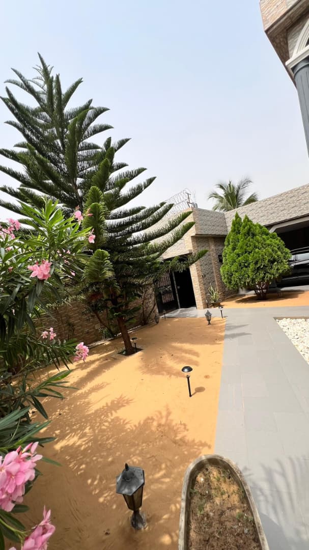Villa duplex 5 chambres en vente à Agoè Sogbossito Anonkui Camp Fir – 250 millions FCFA