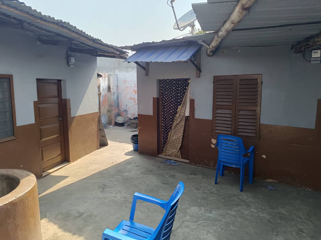 Villa 4 chambres sur demi lot en angle de rue à Kodjoviakopé – 70 millions FCFA