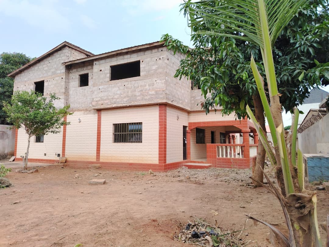 Villa R+1 en vente à Agoé Légbassito – 55 millions FCFA