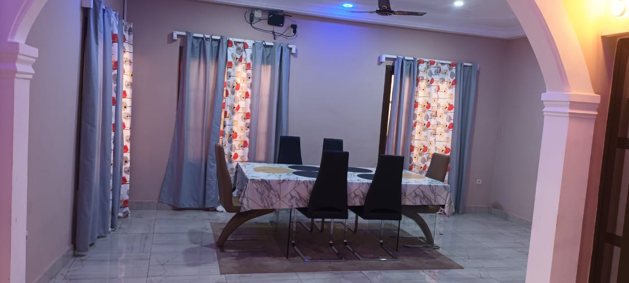 Appartement meublé 2 chambres à louer à Avepozo côté plage – 350 mille FCFA