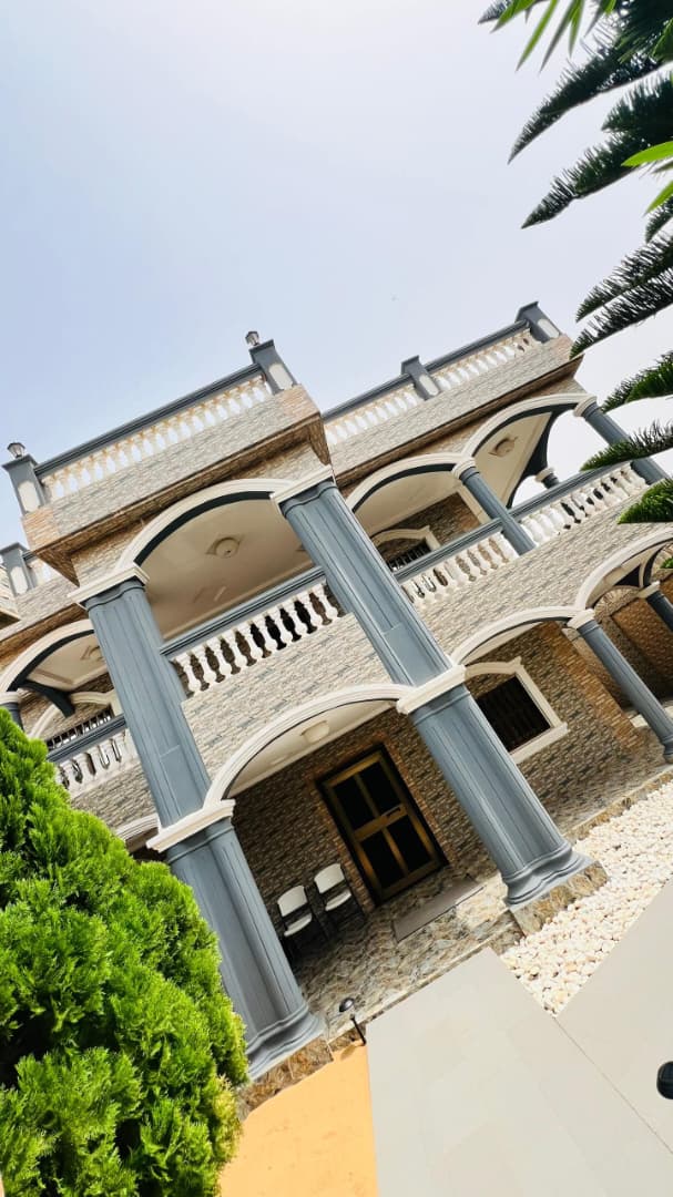 Villa duplex 5 chambres en vente à Agoè Sogbossito Anonkui Camp Fir – 250 millions FCFA