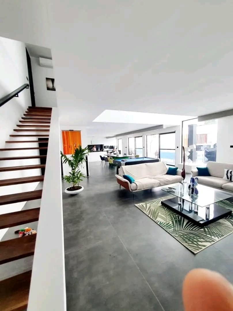 VILLA DE LUXE À VENDRE À ADIDOGOMÉ – 420 MILLIONS FCFA