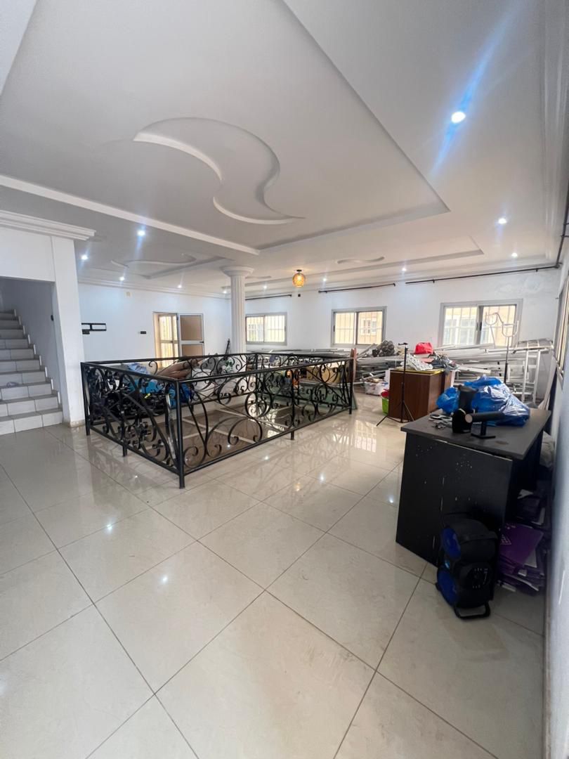 Villa duplex 6 chambres en vente à Agoè Cacaveli – 190 millions FCFA