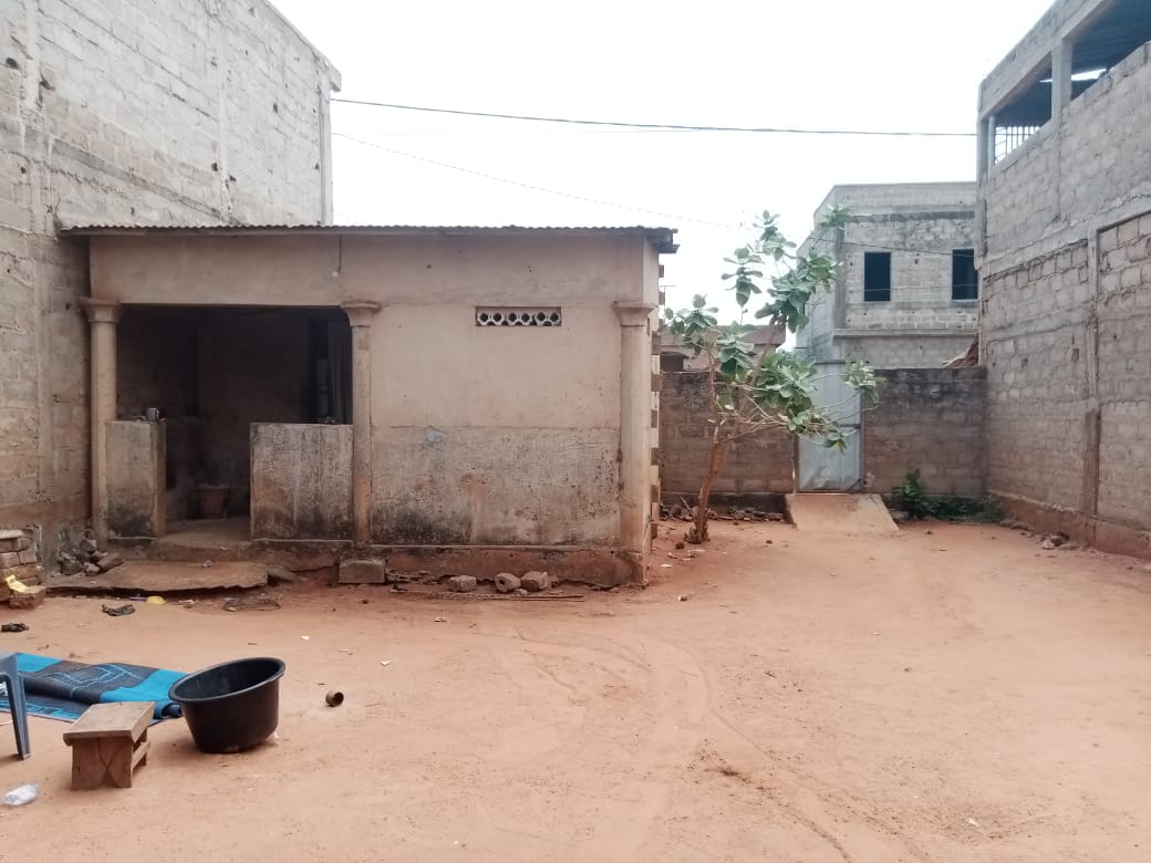 Terrain de 300 m² en vente à Legbassito – 13 millions FCFA