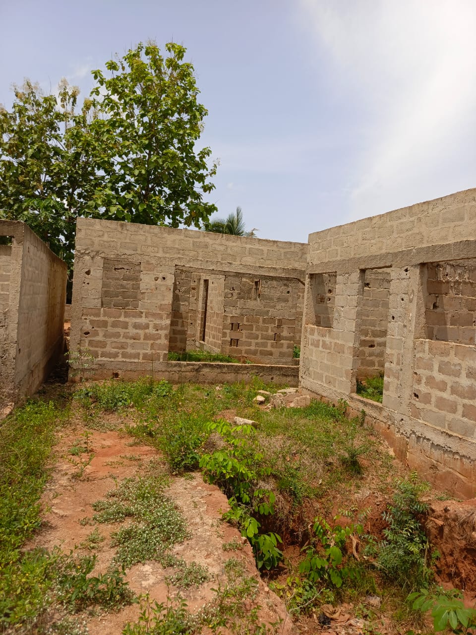 Maison inachevée de 4 chambres en vente à Djagblé Agbama-Hlan – 6 500 000 FCFA