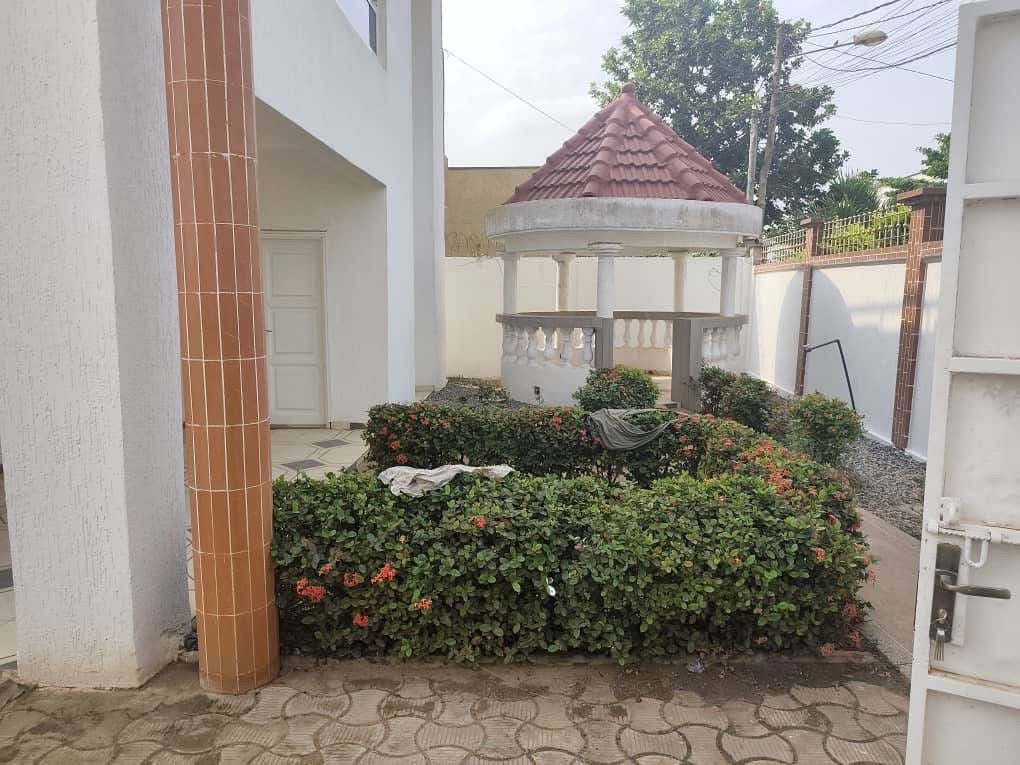 UNE VILLA À VENDRE À AGOÈ ASSIYÉYÉ