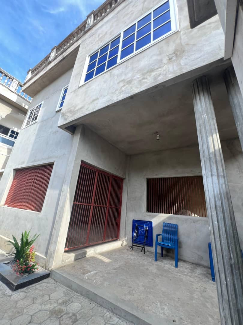 VILLA DUPLEX 5 CHAMBRES À VENDRE À DAGUÉ (200m DU GOUDRON)