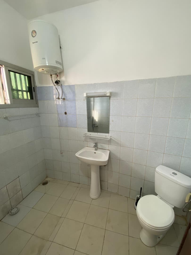 Villa duplex avec jardin à louer à Ablogamé Sarakawa – 300000 FCFA