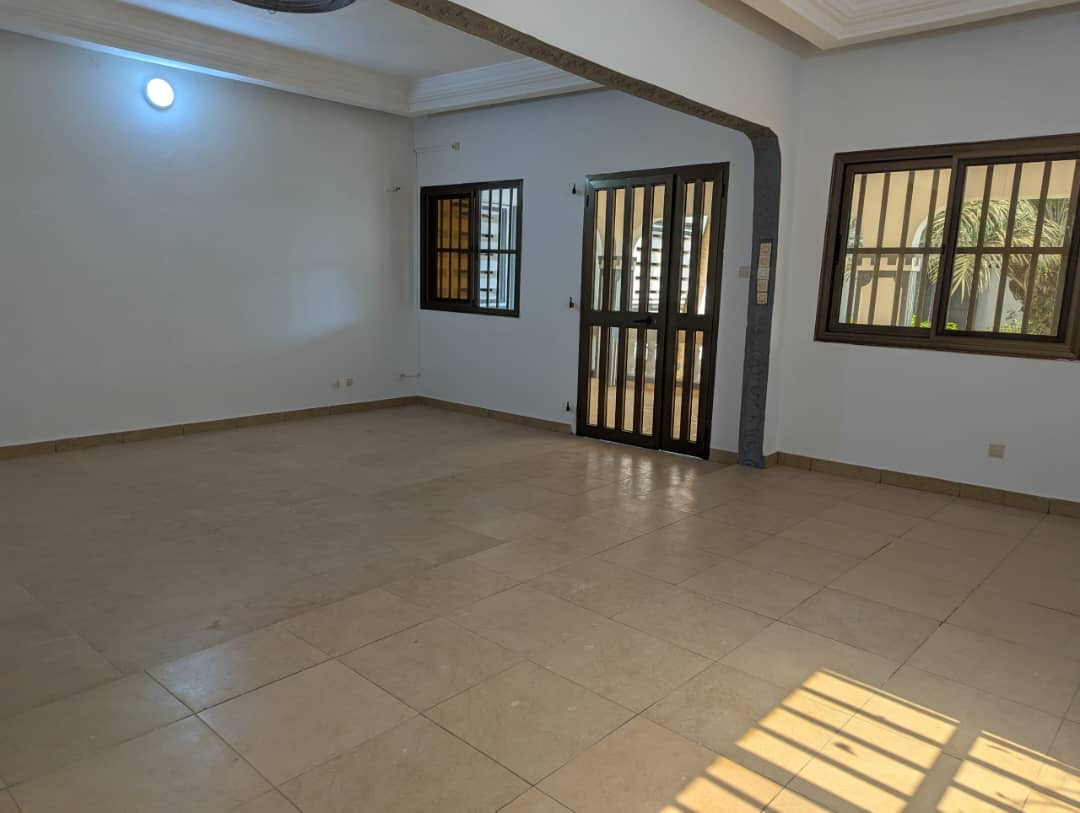 UNE VILLA À VENDRE À AVÉDJI WESSOMÉ NON LOIN DU GOUDRON - 5 PIÈCES