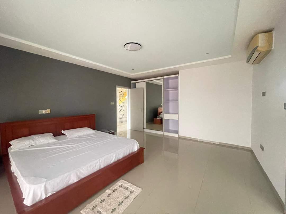 Villa 4 chambres en vente à Cité OUA – 500 millions FCFA