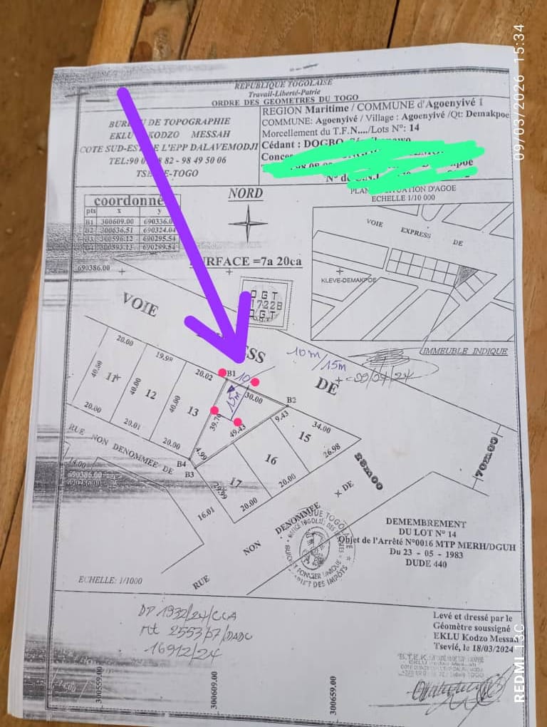 Terrain de 600 m² en vente en bord du goudron à Adéwui – 130 millions FCFA