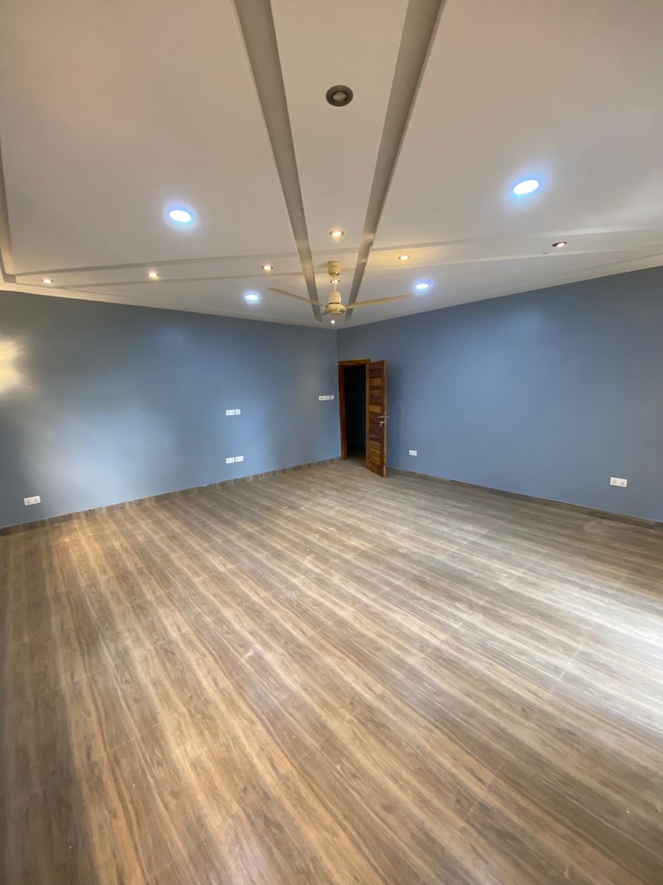 Villa duplex 9 chambres en vente à Adidogomé Sagbado – 120 millions FCFA
