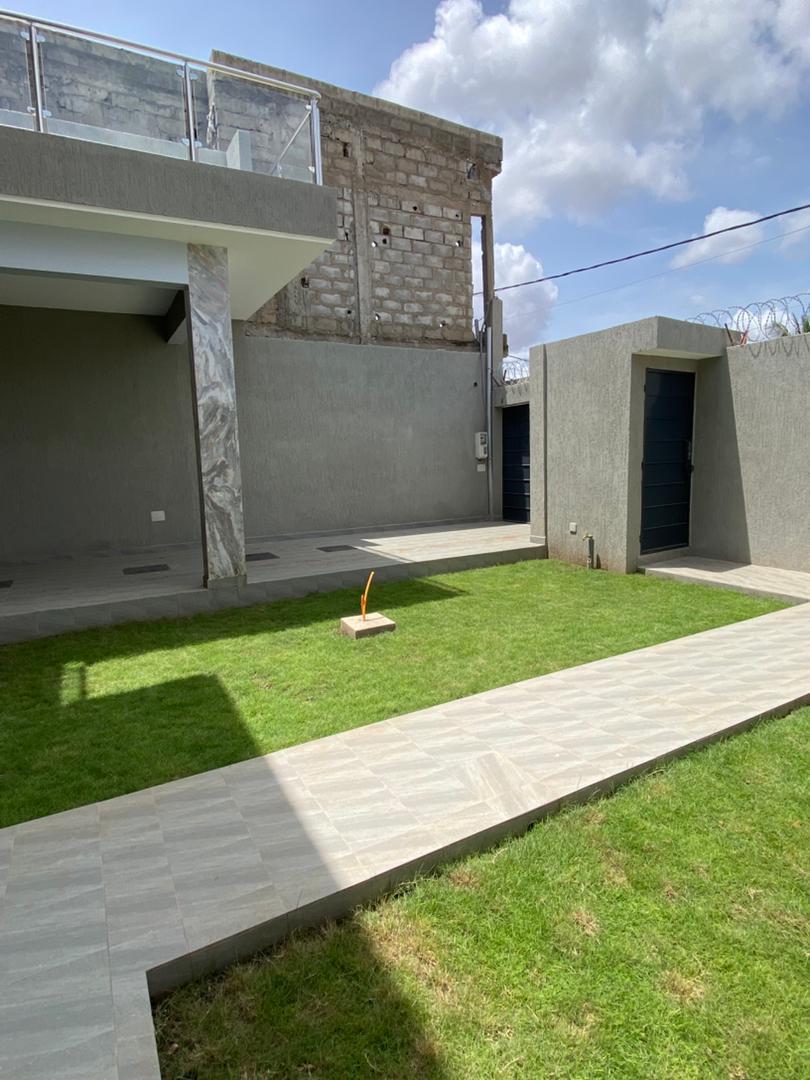 Villa duplex 5 chambres 2 salons en vente à Adidogomé logoté – 90 millions FCFA