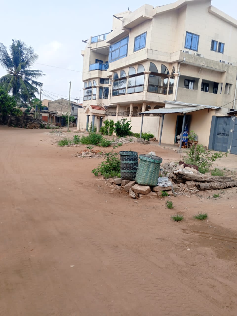 Terrain demi lot en vente à Agoè Telessou – 17 millions FCFA