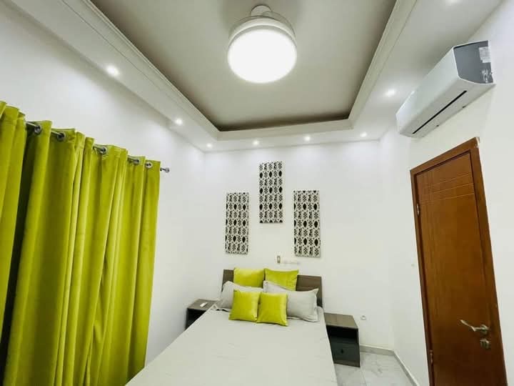 À LOUER – VILLA MEUBLÉE 5 PIÈCES (3 CHAMBRES, 2 SALONS) HAUT STANDING À AGOE RÉSERVE
