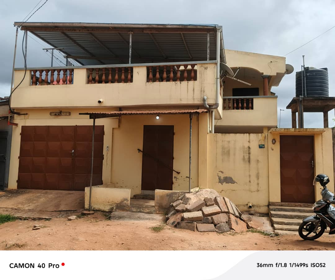 Maison 4 chambres en vente à Totsi CEG – 60 millions FCFA
