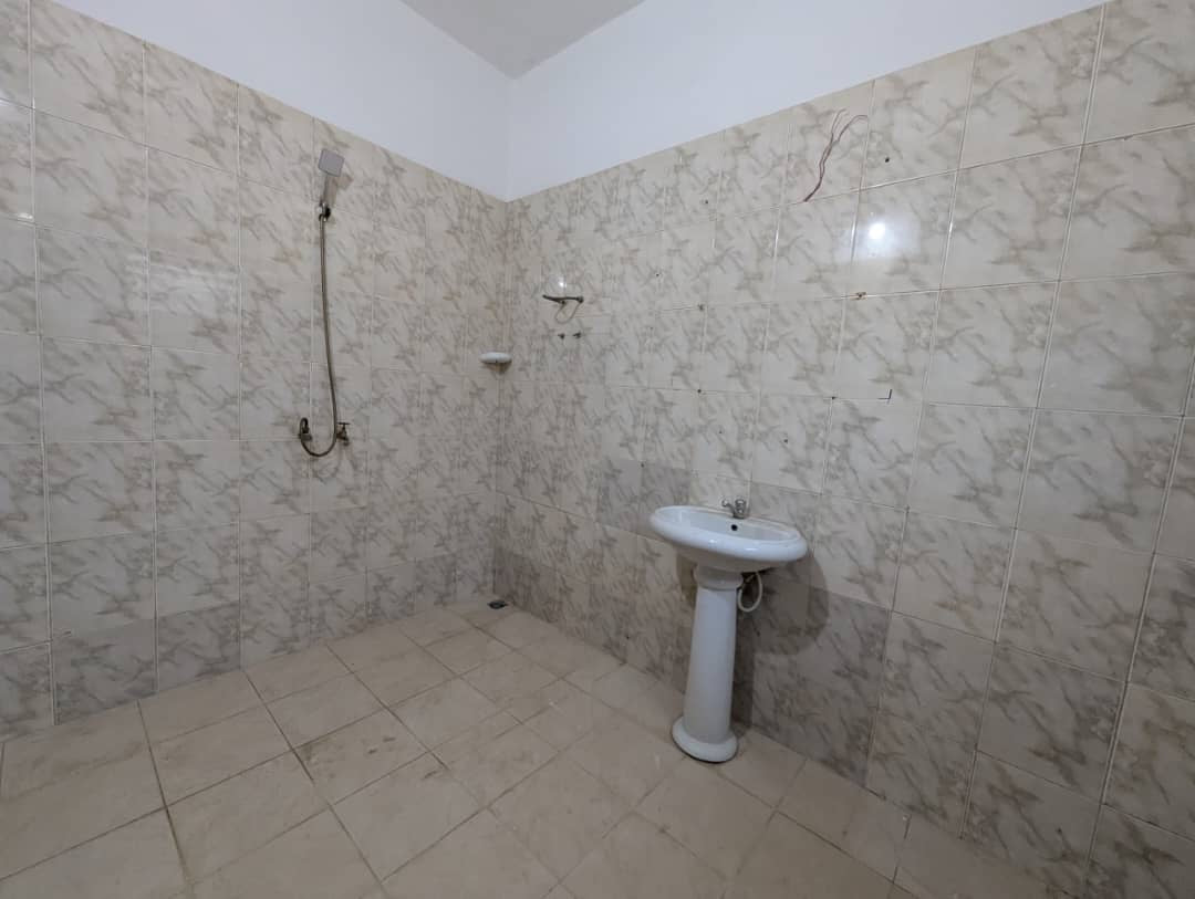 UNE VILLA À VENDRE À AVÉDJI WESSOMÉ NON LOIN DU GOUDRON - 5 PIÈCES