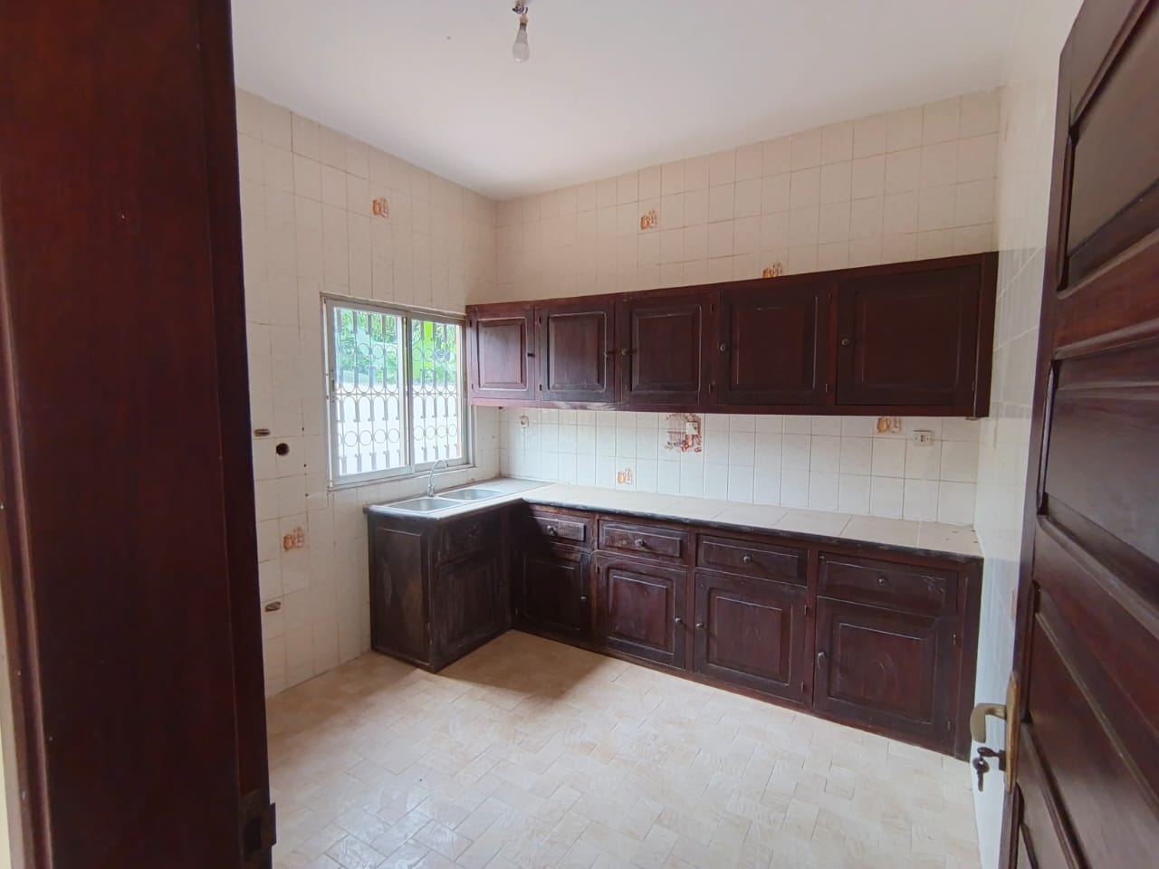 Villa 6 chambres en vente à Agoè Assiyéyé – 110 millions FCFA