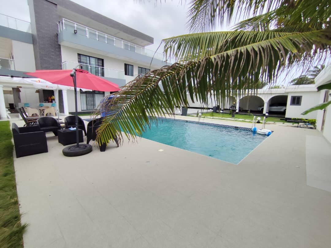VILLA DE PRESTIGE – 8 CHAMBRES À VENDRE À BAGUIDA