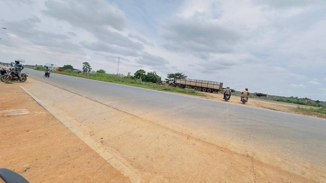 Terrain de 1665 m² en vente à Adetikopé – 90 millions FCFA