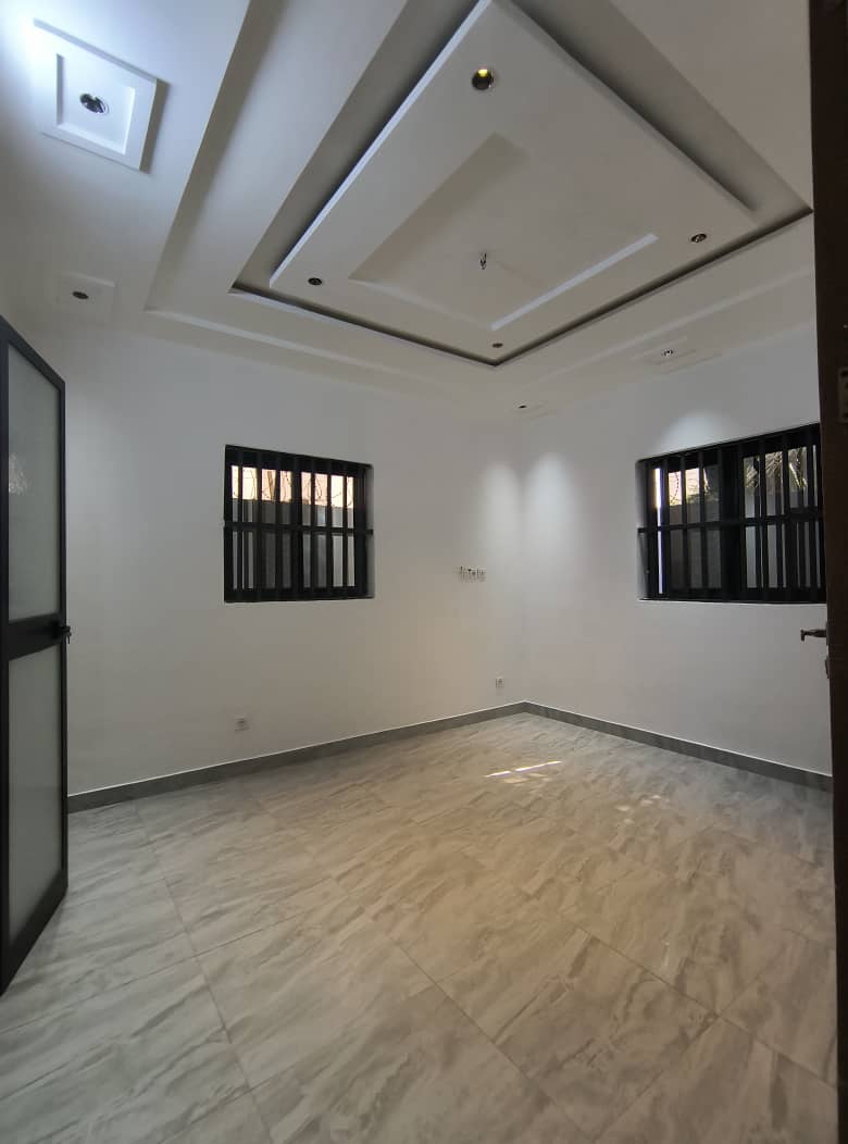 Villa 5 chambres en location à Nyekonakpoe, non loin du lycée français – 800000 FCFA