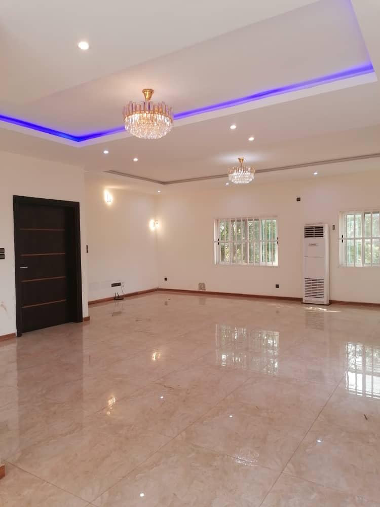 LOCATION VILLA À LOUER À AGOÉ ASSIYÉYÉ (11 CHAMBRES, PISCINE)