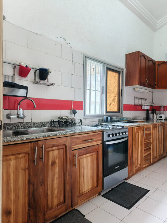 Appartements scindés meublés climatises à l'étage de 2 chambres à Bè-Kpota Nissan - 400000 FCFA/mois
