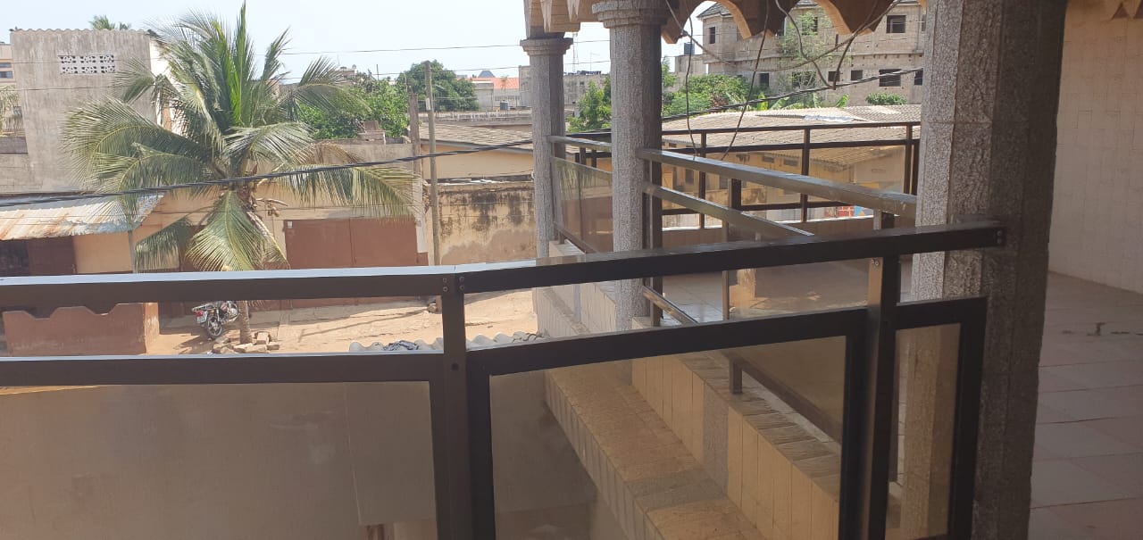 Villa R+1 à vendre à Dabarakondji – 45 millions FCFA