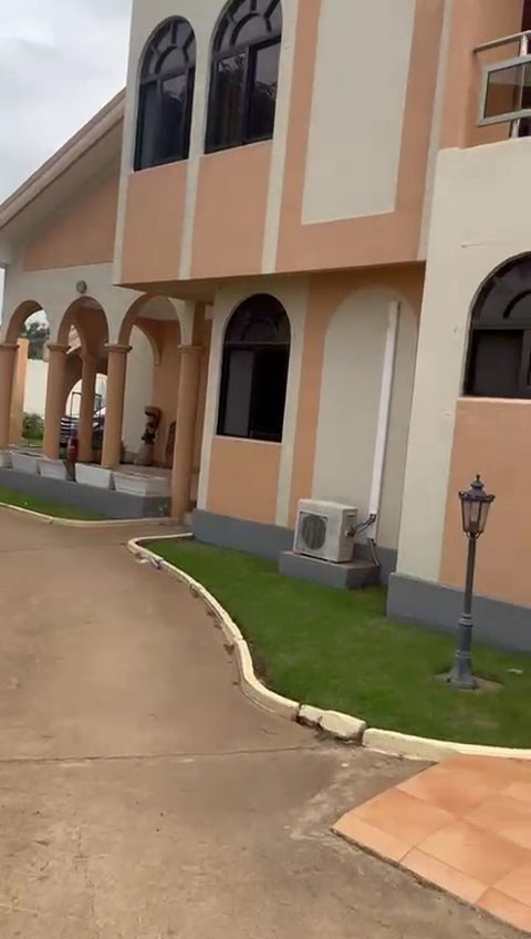 Villa duplex en vente à la cité OUA – 600 millions FCFA