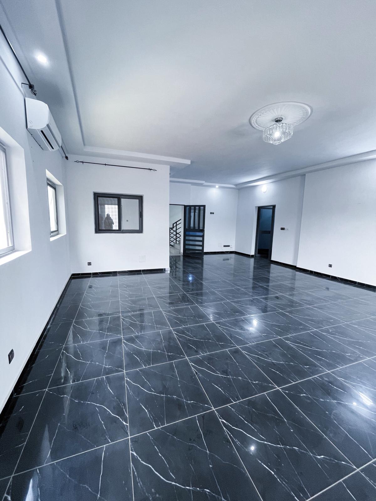 Villa duplex 3 chambres à louer à Sito Aéroport – 450000 FCFA