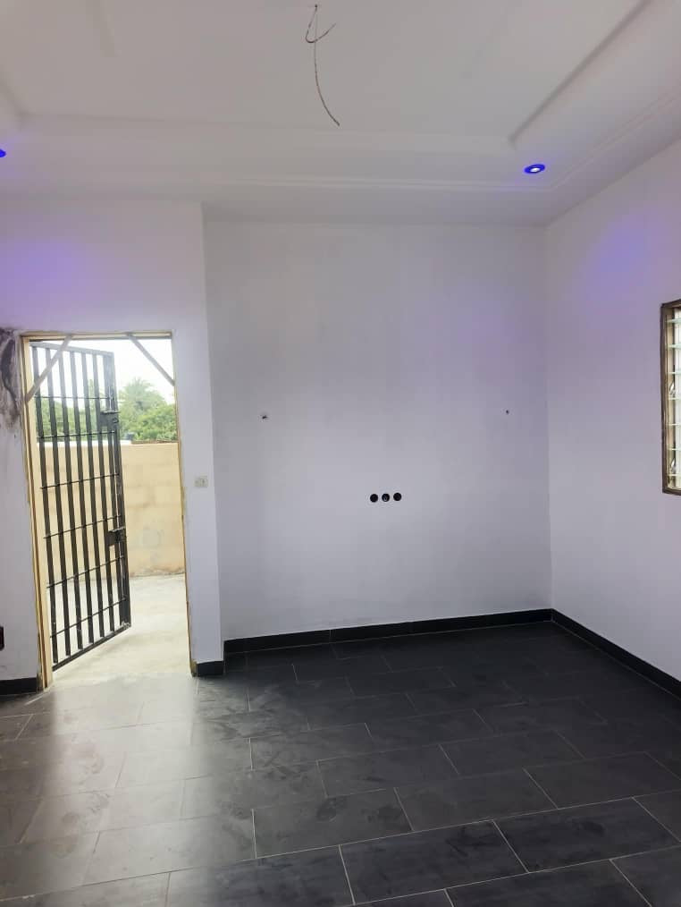 À VENDRE – Usine de pure water + villa 8 pièces à Adidogomé Sagbado | 1 lot | 300 m du goudron | 80 millions FCFA