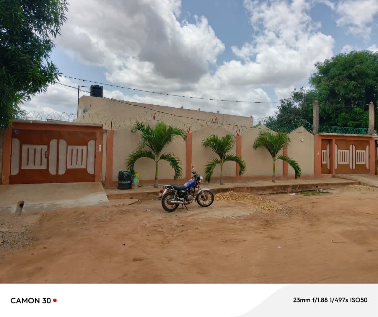 Villa 2 chambres en vente à Zanguera – 45 millions FCFA