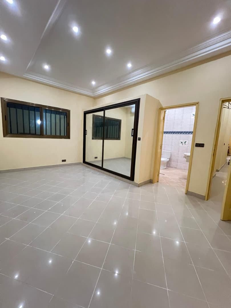 Villa duplex 9 chambres en vente à Hédzranawoé Sokpanou – 185 millions FCFA