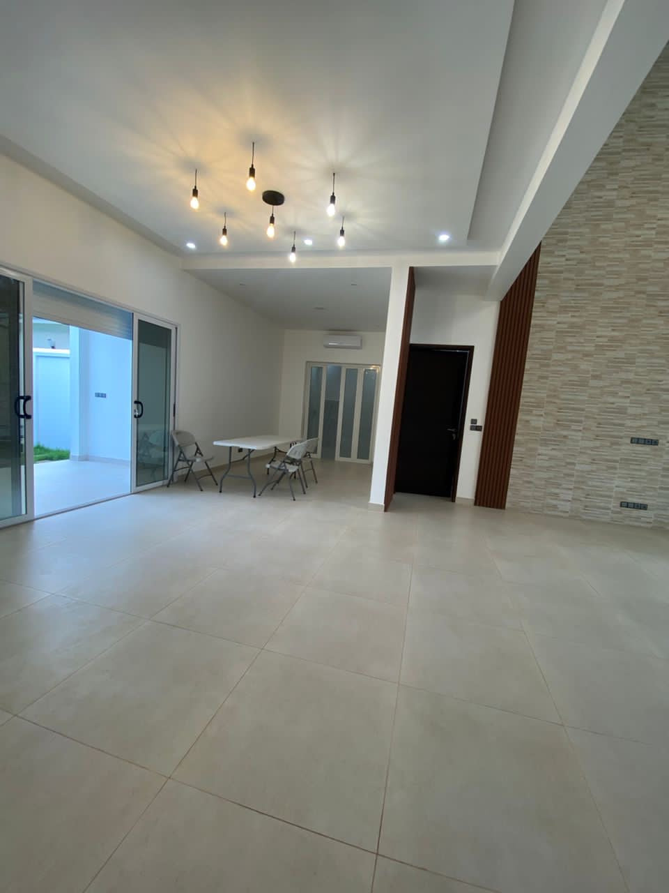 LOUER UNE VILLA AVEC PISCINE, NOUVELLE CONSTRUCTION AGBALEPEDO - 7 PIÈCES 