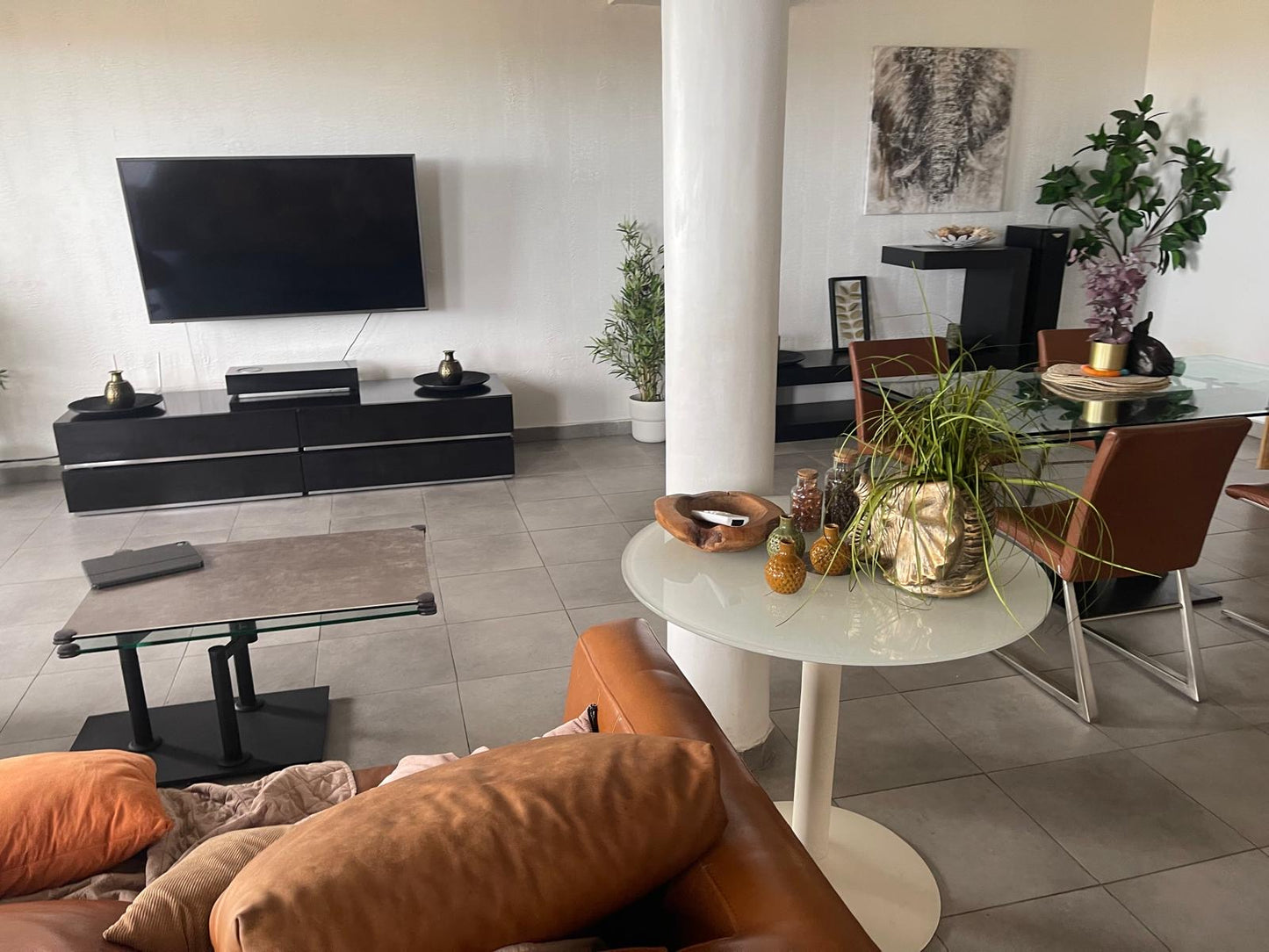 À LOUER – MAISON MEUBLÉE AVEC PISCINE DE 5 PIÈCES À AVÉPOZO – 35.000F/JOUR OU 1.000.000F/MOIS