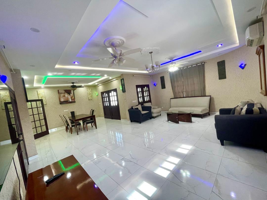 UNE VILLA À VENDRE À BAGUIDA À 50M DU GOUDRON, CÔTÉ PLAGE - 18 PIÈCES