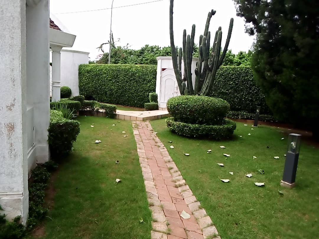 UNE VILLA DE 9 PIÈCES À VENDRE DANS LA CAISSE (RÉSIDENCE DU BÉNIN)