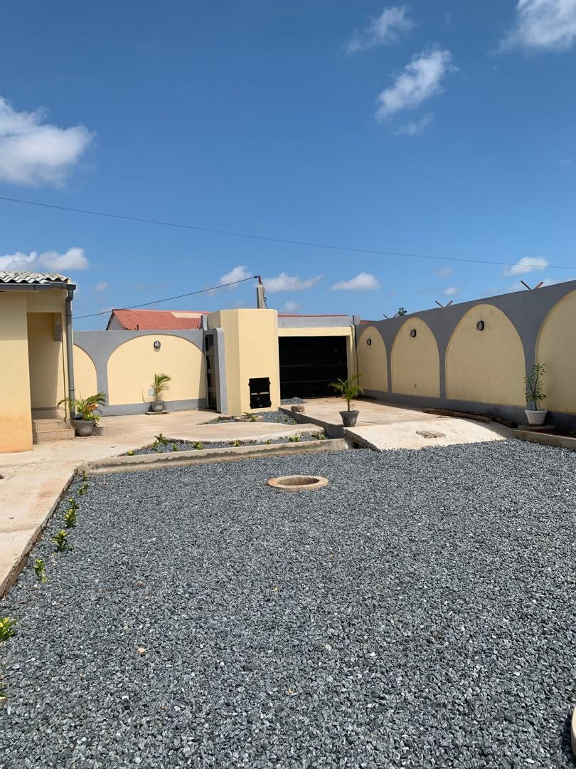 MINI VILLA 2 PIÈCES À VENDRE À SÉGBÉ PHARMACIE – 600 m²