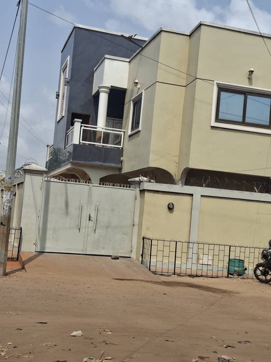 Villa duplex à vendre à Attiegouvi Dabarakondji – 70 Millions FCFA