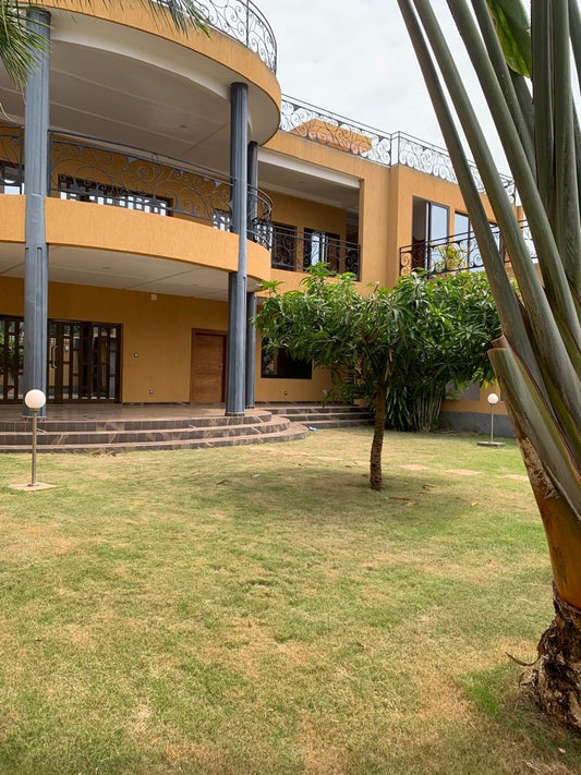 À LOUER – VILLA 07 PIÈCES À AVÉNOU, DERRIÈRE TOTAL | 1 000 000 FCFA/MOIS