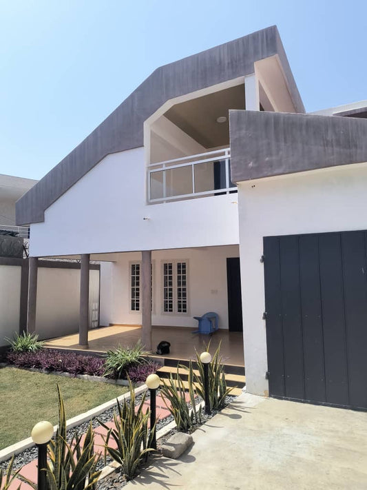 Villa duplex meublée à louer à Tokoin – 750000 FCFA